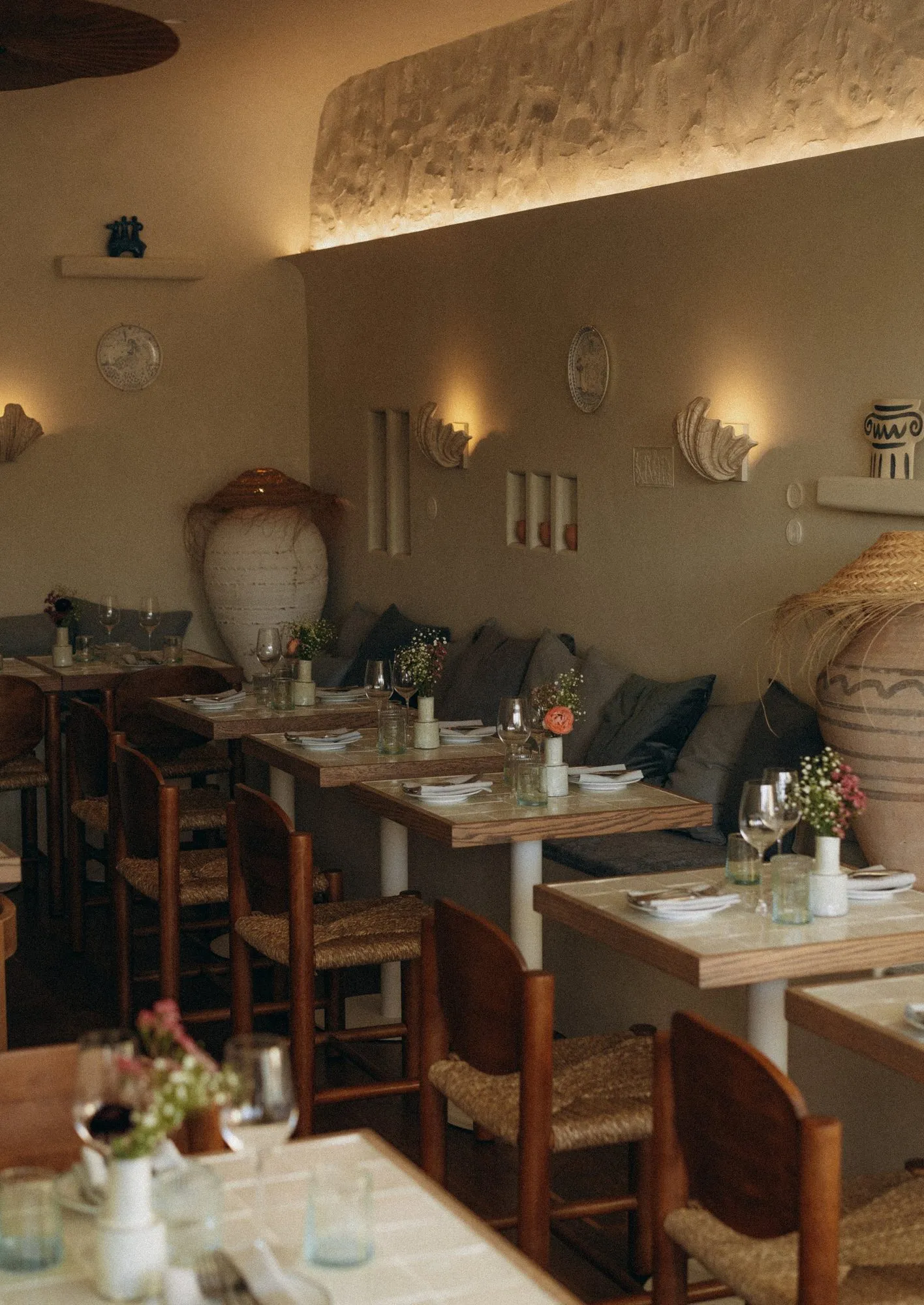 Alisa greek restaurant — Alisa: Wine and Friends - restaurant